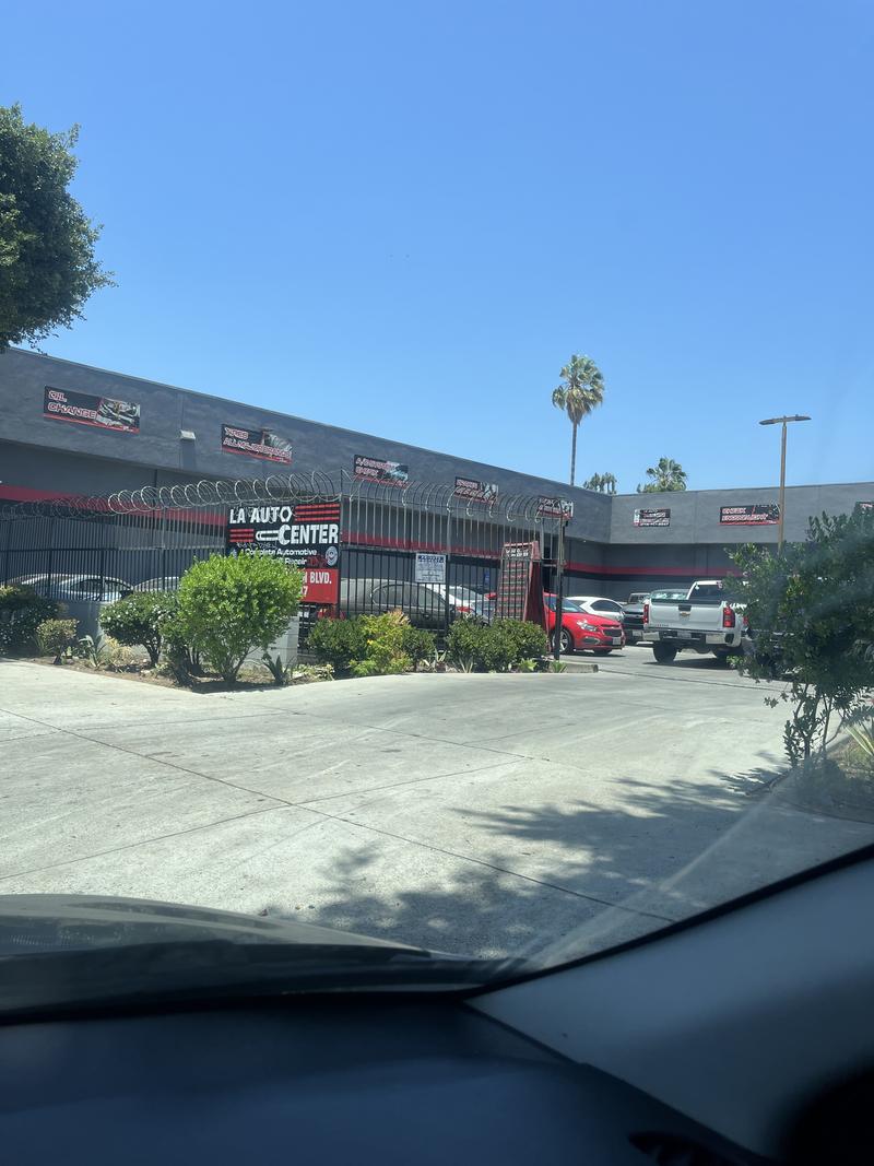 La Auto Center